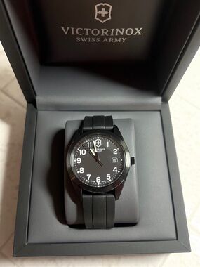 Victorinox Swiss Army Garrison Quartz, Black Mens watch 2010, Open box!